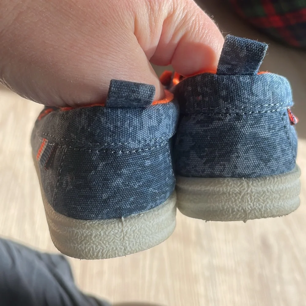 Cat and jack blue abstract slip in sneakers size 6